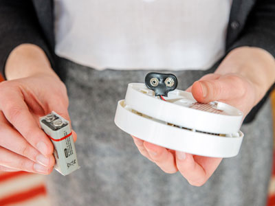 Replacing a battery in a smoke detector