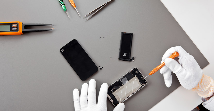 Replacing a phone battery
